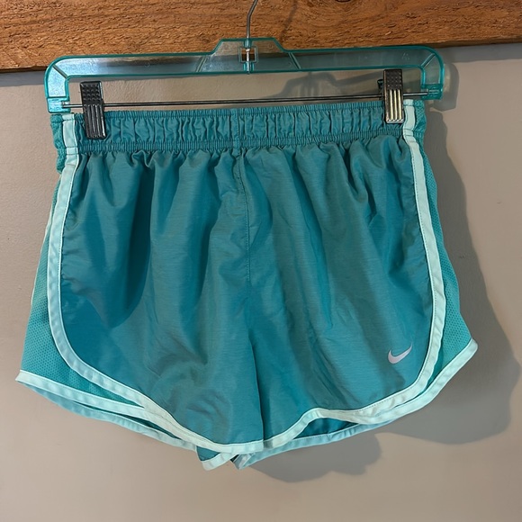 Host Pick ✨ Women’s Nike Shorts - Picture 2 of 8